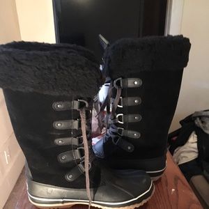 Brand new bear paw boots size 12 but fit 11